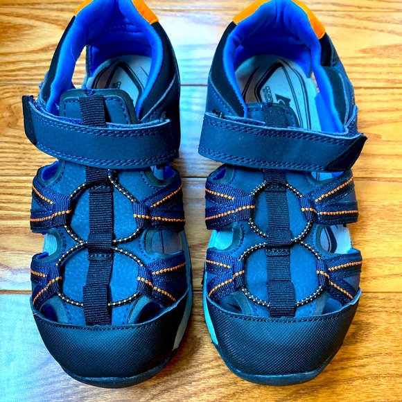 Boys Covered-Toe Velcro Sandals. - Picture 1 of 6